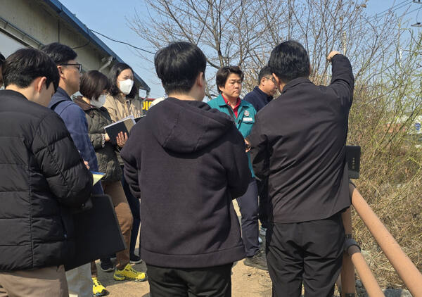 하남시의회 박선미 의원이 박춘선 서율시의원 등 서울 강동구 관계자와 함께 현장 점검을 벌이고 있다. 박선미 의원 제공