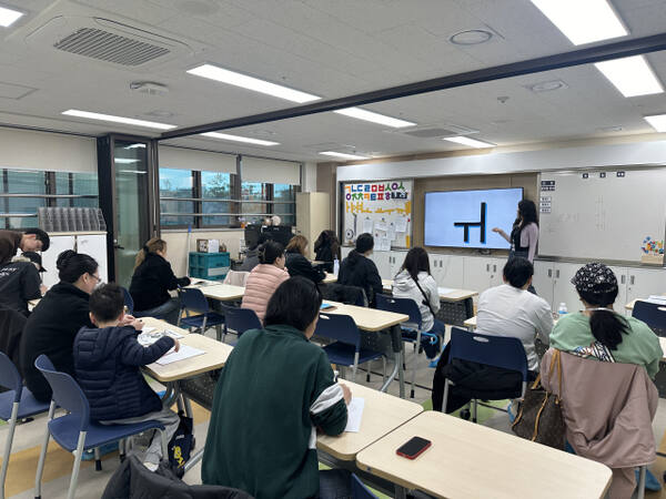 안산원곡초등학교가 학부모를 대상으로한 토요 한국어 교실을 운영하는 등 6개 언어 교육 프로그램을 운영하고 있다. 원곡초 제공