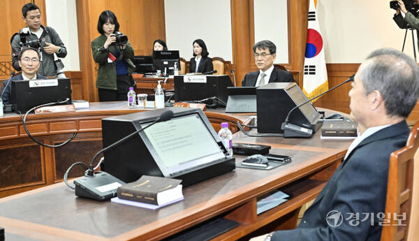 7일 오전 과천시 중앙선거관리위원회에서 조기 대선 계획 및 선거 대책 등을 논의하기 위한 전체회의가 노태악 위원장 주재로 진행되고 있다. 홍기웅기자