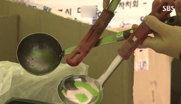 이재민에게 도착한 구호 물품. 기름때로 가득한 국자=TBC 방송 화면 캡쳐