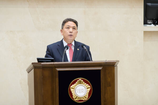9일 오전 용인시의회 본회의장에서 열린 제292회 임시회 제1차 본회의에 참석한 이창식 부의장이 5분 발언을 진행하고 있다. 용인특례시의회 제공