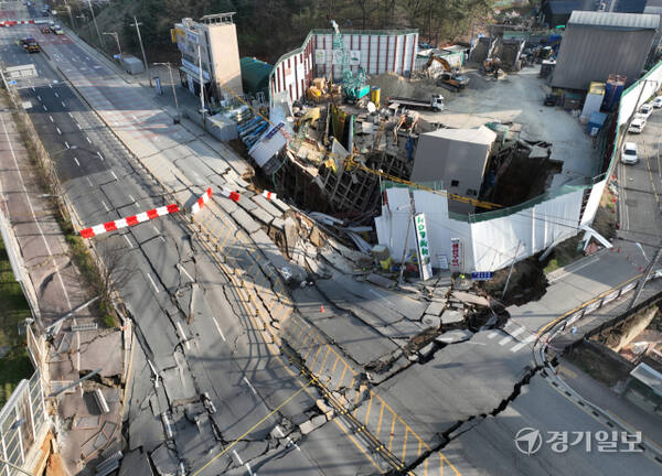 지난 11일 광명시 일직동 신안산선 제 5-2공구 공사 현장에서 발생한 붕괴 사고 현장.경기일보DB