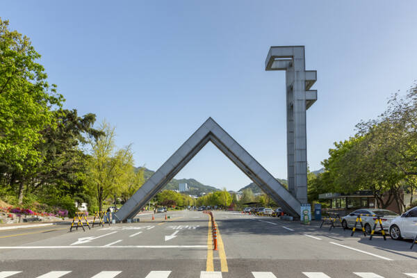 서울대학교 정문. 이미지투데이