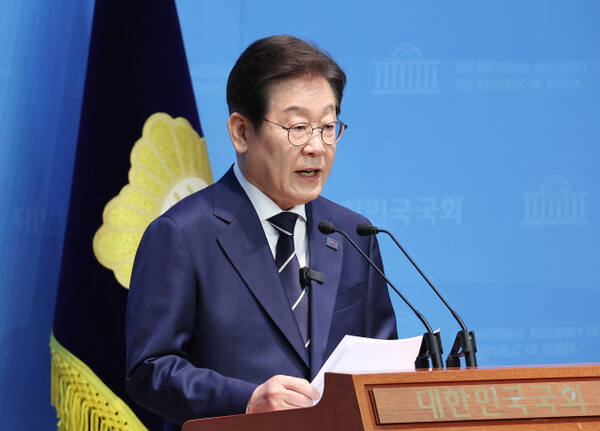 지난 11일 오전 소통관에서 ‘집권 비전 발표’를 하는 이재명 전 더불어민주당 대표. 연합뉴스