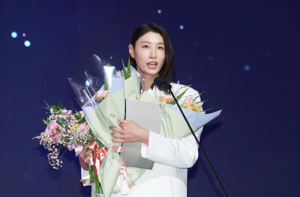 프로배구 2024-2025 V리그 여자부 정규리그 MVP에 선정된 인천 흥국생명 김연경.연합뉴스