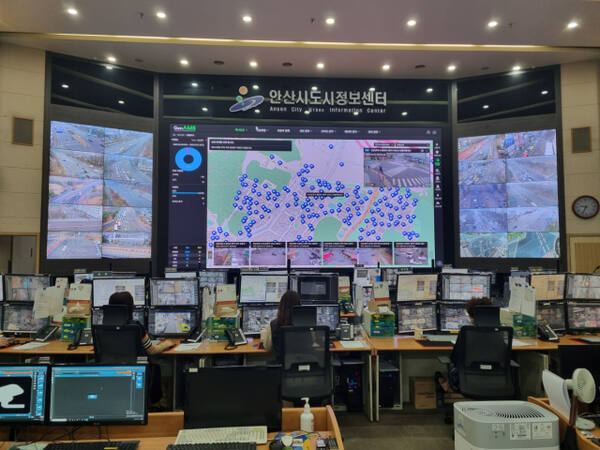 안산도시공사가 스마트 관제를 통해 더 안전한 도시를 만들어 나가고 있다. 사진은 안산 통합관제센터 모습. 안산도시공사 제공