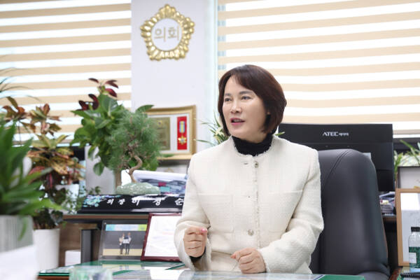 15일 이정순 남동구의회 의장이 경기일보와 인터뷰를 하고 있다. 정성식 기자