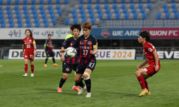 WK리그 인천 현대제철과 수원FC 위민이 2025시즌 첫 ‘수인선 대첩’을 벌인다. 사진은 지난 시즌 양 팀의 맞대결 장면. 수원FC 제공