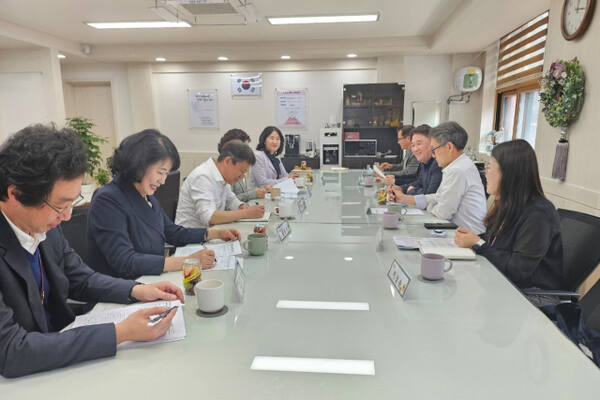 의정부교육지원청이 회의실에서 학교자율과제 네트워크를 열고 있다. 의정부교육지원청 제공