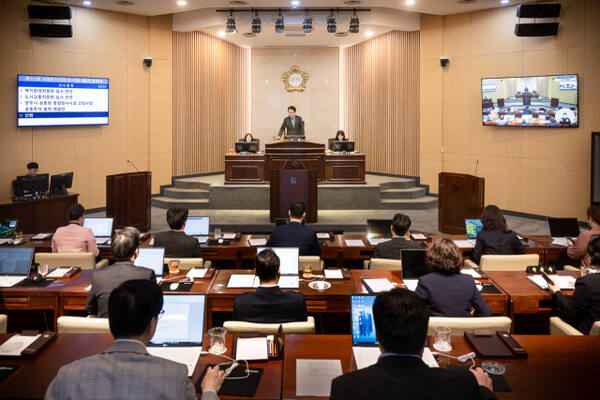 남양주시의회가 23일 임시회를 열어 남양주시 가 상정한 올해 첫 추경예산안 1천646억원을 확정하고 있다. 남양주시의회 제공