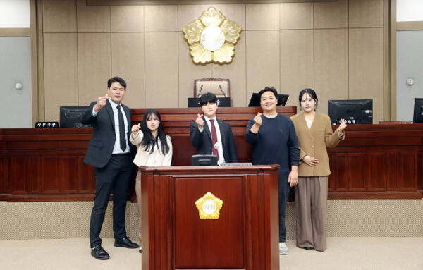 수원시의회 최정헌 의원(국민의힘, 정자1·2·3동)이 수원시 소재 대학 총학생회 임원들과 정책 간담회를 열고 청년들의 현실적 고충을 청취했다. 수원시의회 제공