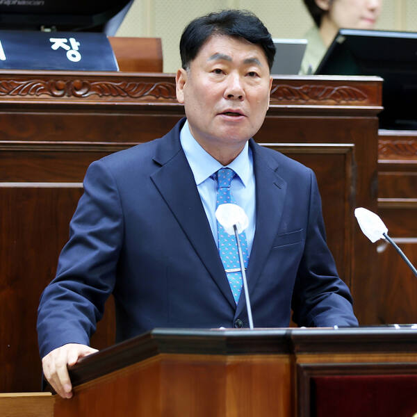 의왕시의회 서창수 의원이 최근 열린 제310회 임시회 제1차 본회의에서 ‘의왕시 지하안전관리 강화를 위한 선제적 대응’을 촉구하는 발언을 하고 있다. 의왕시의회 제공