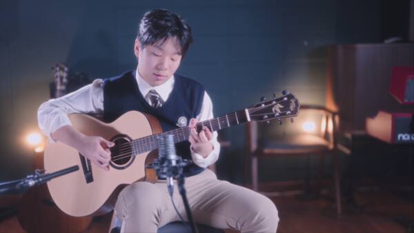 지난달 29일 일본 최고 권위의 어쿠스틱 기타 경연 ‘모리스 핑거피킹데이’에서 이시우군(14)이 입상했다. 이군 아버지 이은석 음악감독 제공