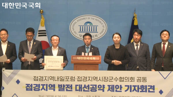 박용철 군수가 지난 25일 국회 소통관에서 열린 ‘접경지역 발전 대선 공약 제안 기자회견’에서 대북방송 중단과 소음피해 지원체계에 대한 대선 공약으로 제안했다. 국회 방송 갈무리