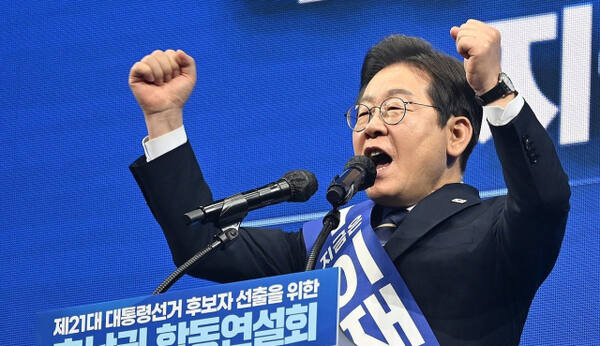 더불어민주당 이재명 대선 경선 후보가 26일 광주 서구 김대중컨벤션센터에서 열린 '제21대 대통령선거 후보자 선출을 위한 호남권 합동연설회'에서 연설하고 있다. 연합뉴스