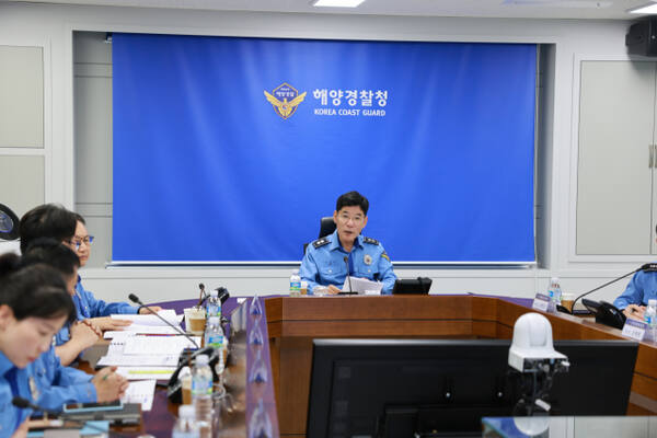 안성식 해양경찰 차장(직무대리)은 인천 송도 해양경찰청에서 여러 유관기관과 함께 여름철 연안 안전관리 대책에 대해 논의했다. 해양경찰청 제공