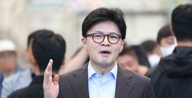 손편지 쓴 한동훈 "다른 분들 이 개싸움 감당 못해"…지지 호소