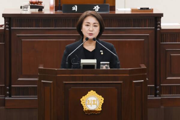 허정미 부평구의회 도시환경위원장(더불어민주당·바선거구)은 최근 열린 제268회 부평구의회 제2차 본회의에서 구정질의를 하고 있다. 부평구의회 제공