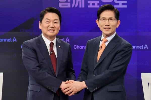 국민의힘 안철수 의원(왼쪽)과 김문수 대선후보. 연합뉴스