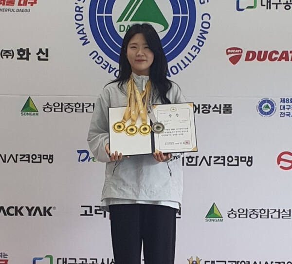 여자 일반부 50m 소총 개인·단체전서 금메달을 추가해 대회 3관왕에 오른 김제희.화성시청 제공