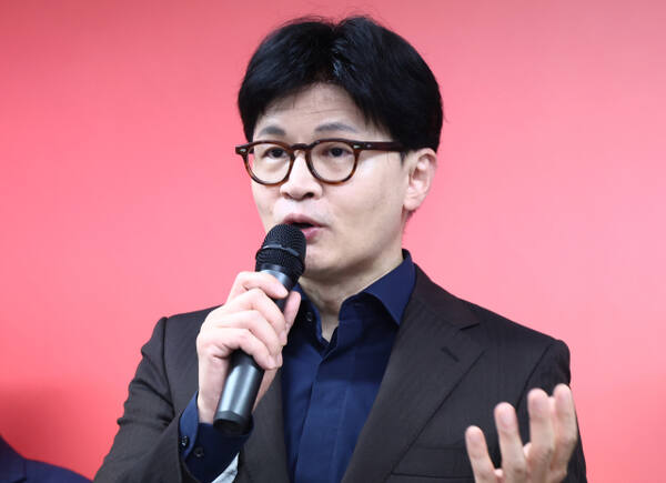 한동훈, 김문수 향해 “탄핵반대 사과 안하면 윤석열 부부 대리전 하는 것”
