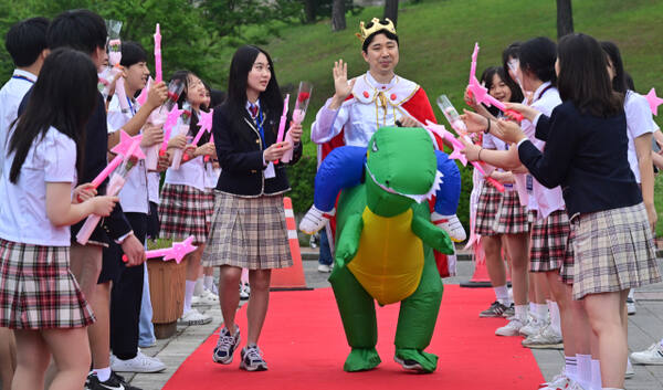 “선생님, 오늘은 저희가 주인공으로 만들어드릴게요” 수원 매향중학교 특별한 스승의 날 [포토뉴스]