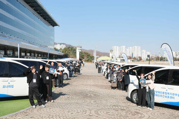 한국마사회 사회공헌재단 ‘국민드림마차’ 복지차량 지원 사업. 한국마사회 제공