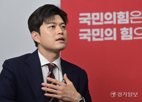 국민의힘 김용태 비대위원장이 16일 경기일보와 인터뷰를 하고 있다. 조주현기자