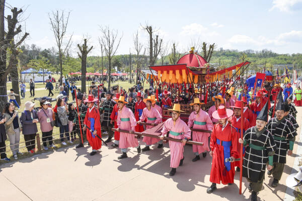 지난해 열린 양주 왕실축제 이성계 어가 행렬 모습. 양주시 제공