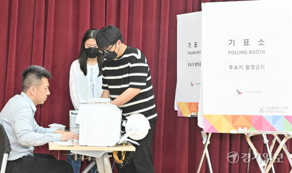 제21대 대통령선거 보름 앞두고 사전투표 모의시험 실시 [포토뉴스]