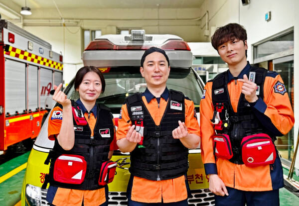 부천소방서 상동119안전센터 소속 장솜이 소방장, 이찬원 소방장, 문지현 소방사. 부천소방서 제공.