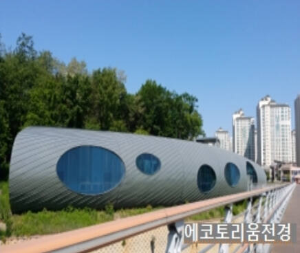 파주운정호수공원내 에코토리움 전경. 이 건물에 파주시 환경통합센터가들어서 유아기후환경교육관도 만들어져 운영된다. 파주시 제공