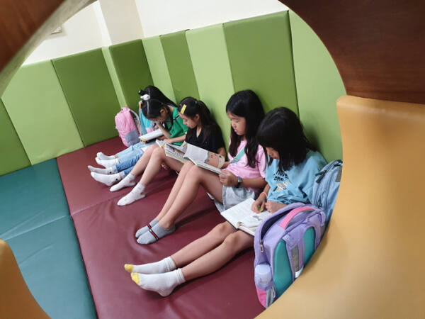제2회 독서마라톤 대회에 열중하고 있는 하남시 청아초 학생들. 청아초 제공