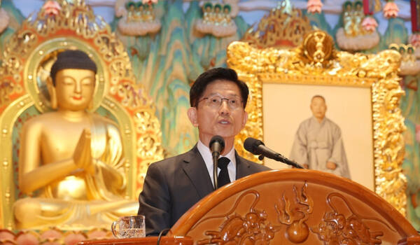 국민의힘 김문수 대선 후보가 24일 충북 단양군 구인사에서 열린 상월원각대조사 제51주기 열반대재에서 추도사를 하고 있다. 연합뉴스