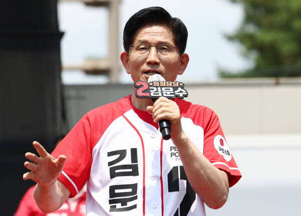 25일 국민의힘 김문수 대선 후보가 충남 공주공산성에서 유세를 하고 있다. 연합뉴스