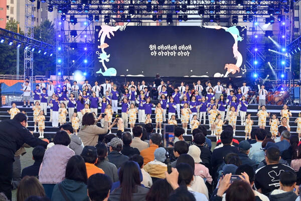 ‘뮤직 人The 하남’에 출연한 어린이합창단 등 하남지역 공연팀. 하남시 제공