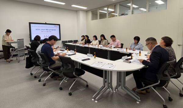 포천시가 지난27일 고독사 에방을 위해 민긴위원장 등 10명이 실무협의회를 하고있다. 포천시제공