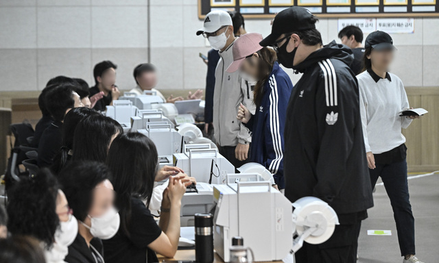 제21대 대통령선거 사전투표 시작_홍_2025052906521722674