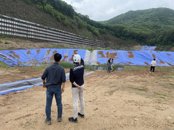 경기도가 본격적인 장마철을 앞두고 도내 30개 산지개발 사업장에 대한 안전점검을 한 결과 80건의 미비점을 적발했다. 경기도 제공