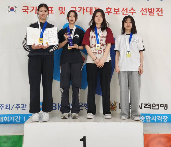 제1회 IBK기업은행장배 전국사격대회 여자 고등부 50m 3자세 단체전서 시즌 3관왕에 오른 고양 주엽고 선수들.주엽고 제공