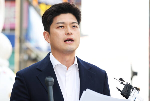 국민의힘 김용태 비상대책위원장이 30일 경기도 화성시 동탄역 인근에서 사전투표 관련 기자회견을 하고 있다. 연합뉴스