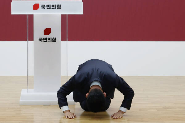 큰절 올린 김문수…“국민께 큰 역사적 죄 지었다”