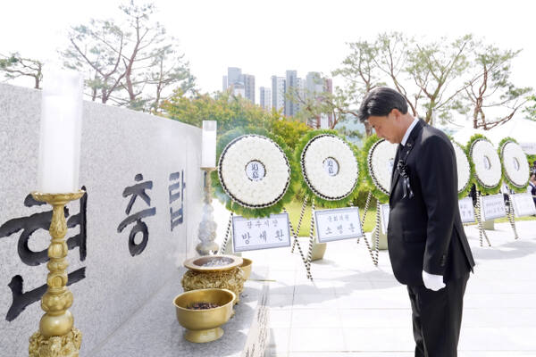 광주시는 지난 6일 제70회 현충일을 맞아 광주시 호국보훈공원 현충탑 경내에서 순국선열과 호국영령의 숭고한 희생정신을 기리는 추념식을 거행했다고 8일 밝혔다.(광주시제공)