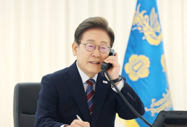 트럼프 대통령과 전화 통화 갖는 이재명 대통령. 연합뉴스