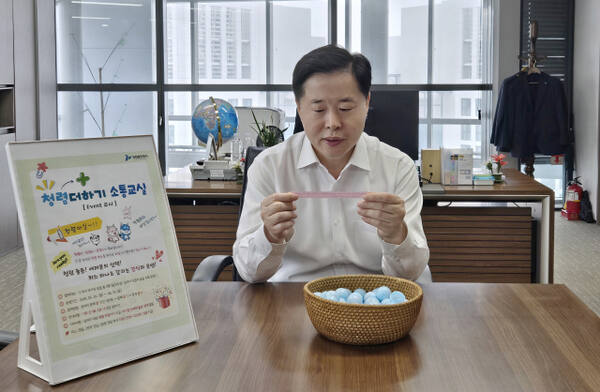 이경규 인천항만공사 사장이 청렴 마실 행사에 참여하고 있다. IPA 제공