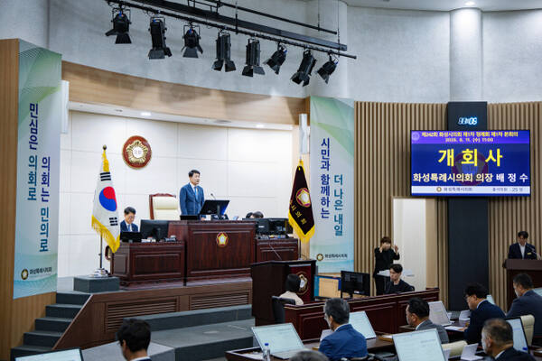 11일 화성특례시의회 본회의장에서 열린 제242회 1차 본회의에서 배정수 의장이 개회사를 하고 있다. 화성특례시의회 제공