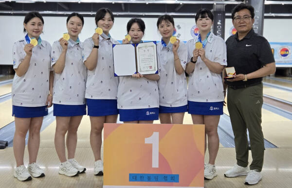 여자 일반부 5인조전서 우승하며 종합우승을 확정한 평택시청 선수들과 오용진 감독.평택시청 제공