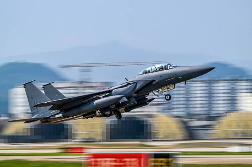 훈련 참가를 위해 이륙하는 F-15K. 연합뉴스