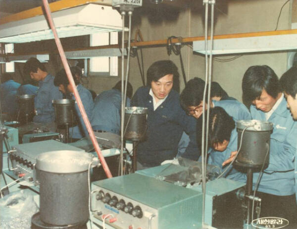 1983년 아비코전자 생산 현장. 아비코전자 제공