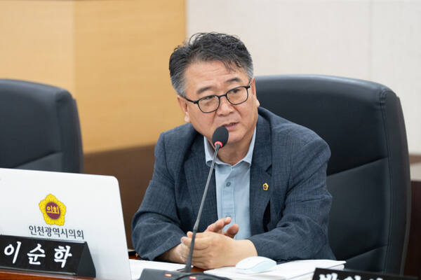 이순학 인천시의원(더불어민주당·서구5)은 19일 “인천지역 초·중·고등학교가 장애 학생을 위한 의자 등 별도의 급식시설을 거의 갖추고 있지 않다”고 지적했다. 인천시의회 제공
